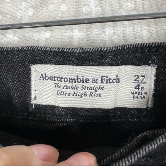 Abercrombie & Fitch NWT Black High Rise The Ankle Straight Jeans - Picture 4 of 5